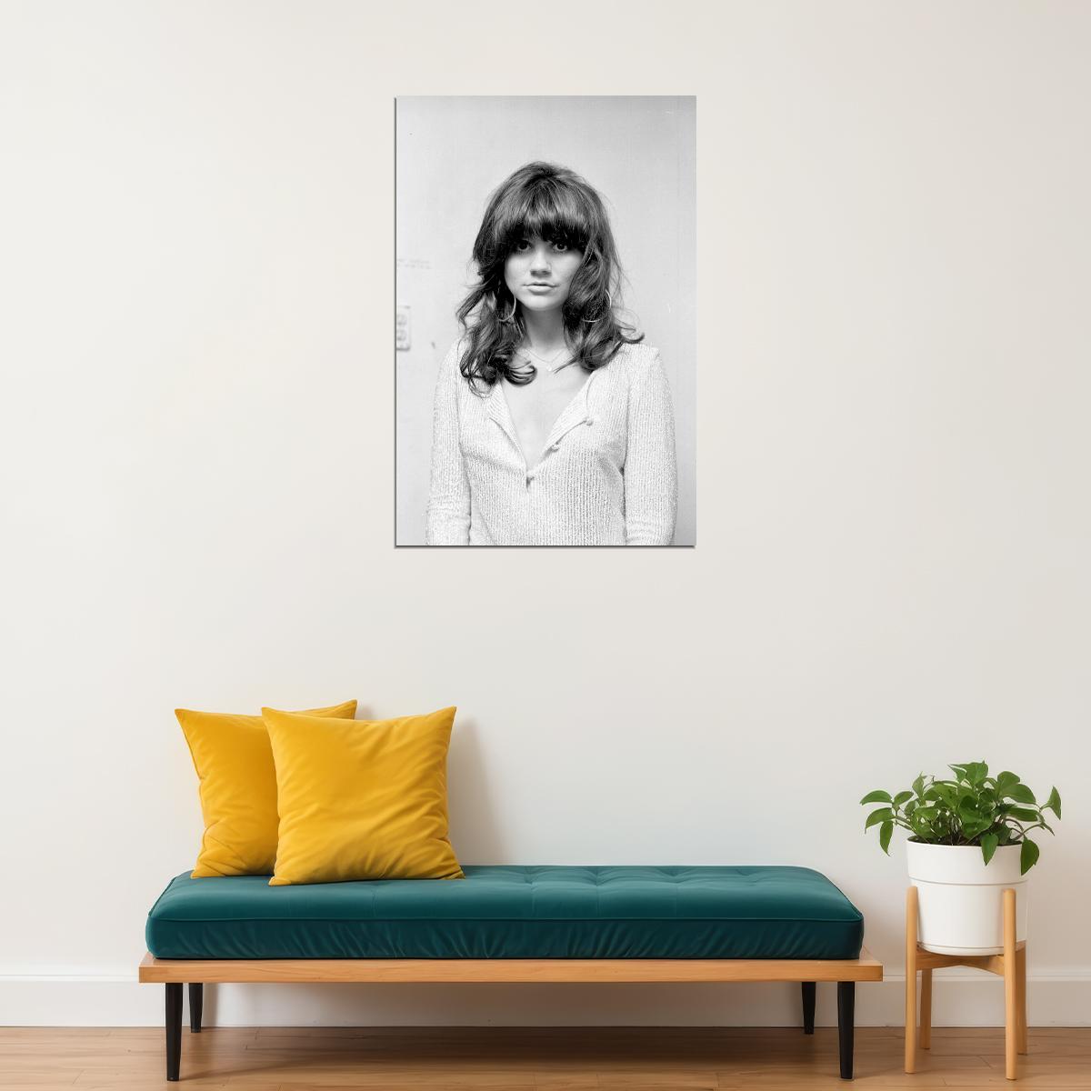 Country Rock Singer Linda Ronstadt Attractive Poster Wall Art Print Home Wall Decor - xonomax