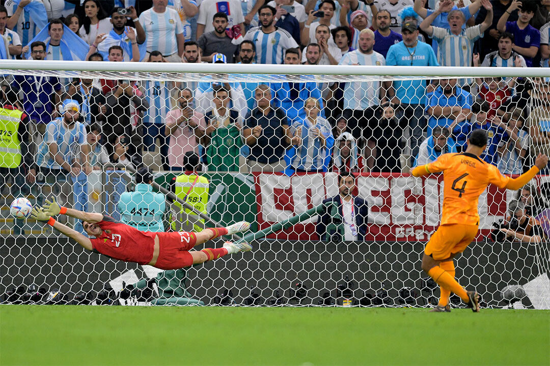 Argentina Goalkeeper Martinez Penalty Save World Football Fans Poster Wall Art Print Home Wall Decor - xonomax