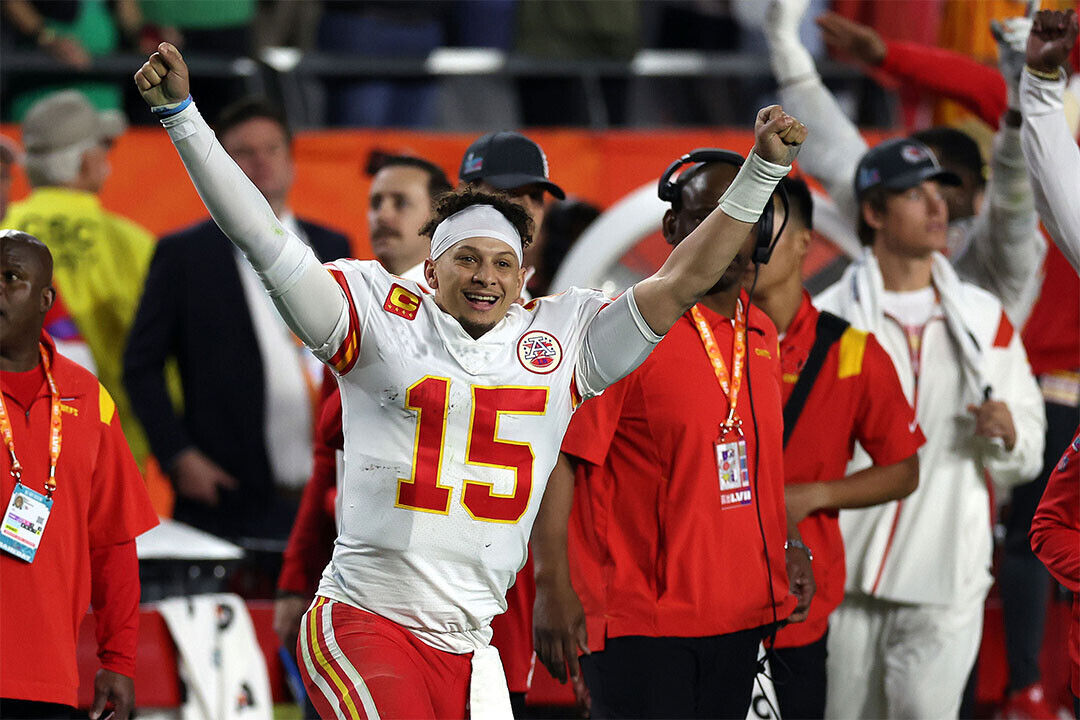 Patrick Mahomes Kansas City Chiefs American Footballer Poster Wall Art Print Home Wall Decor - xonomax