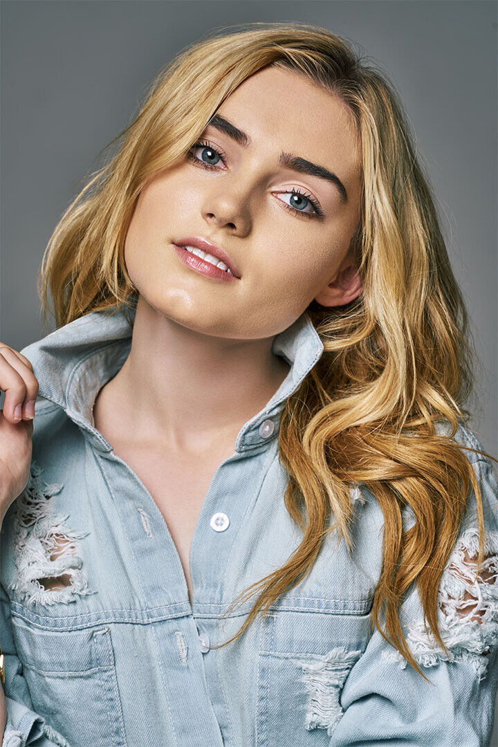 Elizabeth Donnelly American Woman Model Poster Wall Art Print Home Wall Decor - xonomax