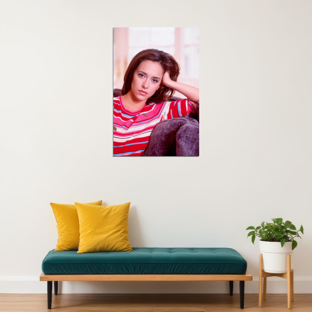Party Of Five Movie Actor Jennifer Hewitt Pose Poster Wall Art Print Home Wall Decor - xonomax