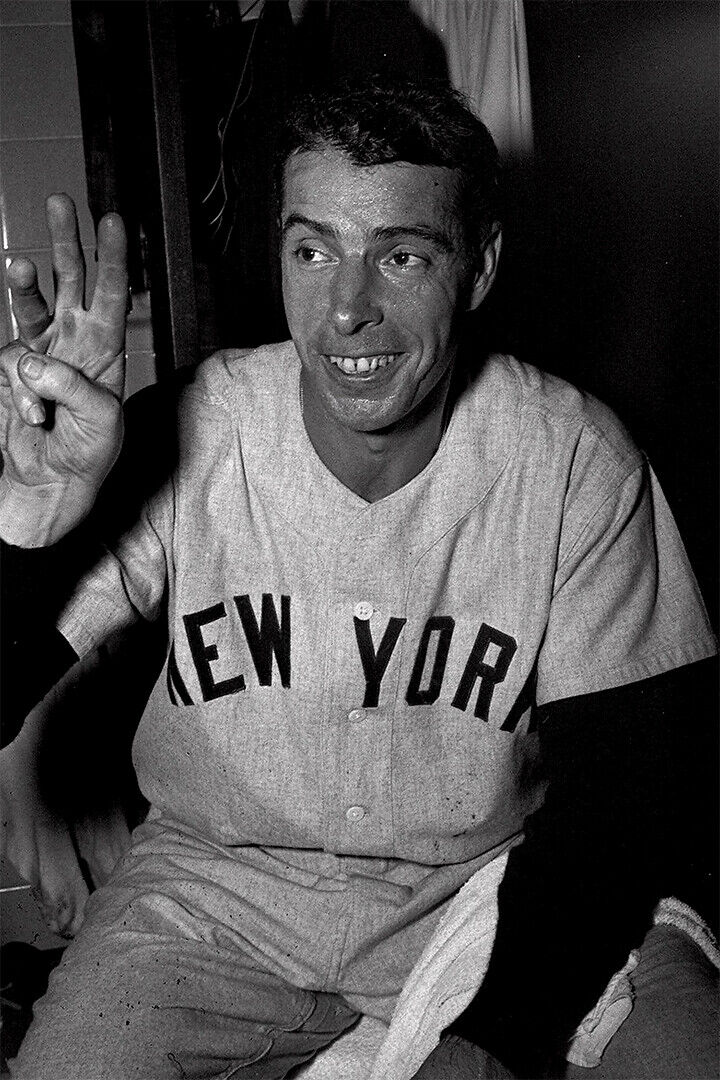 Joe Dimaggio Making Three With Fingers Poster Wall Art Print Home Wall Decor