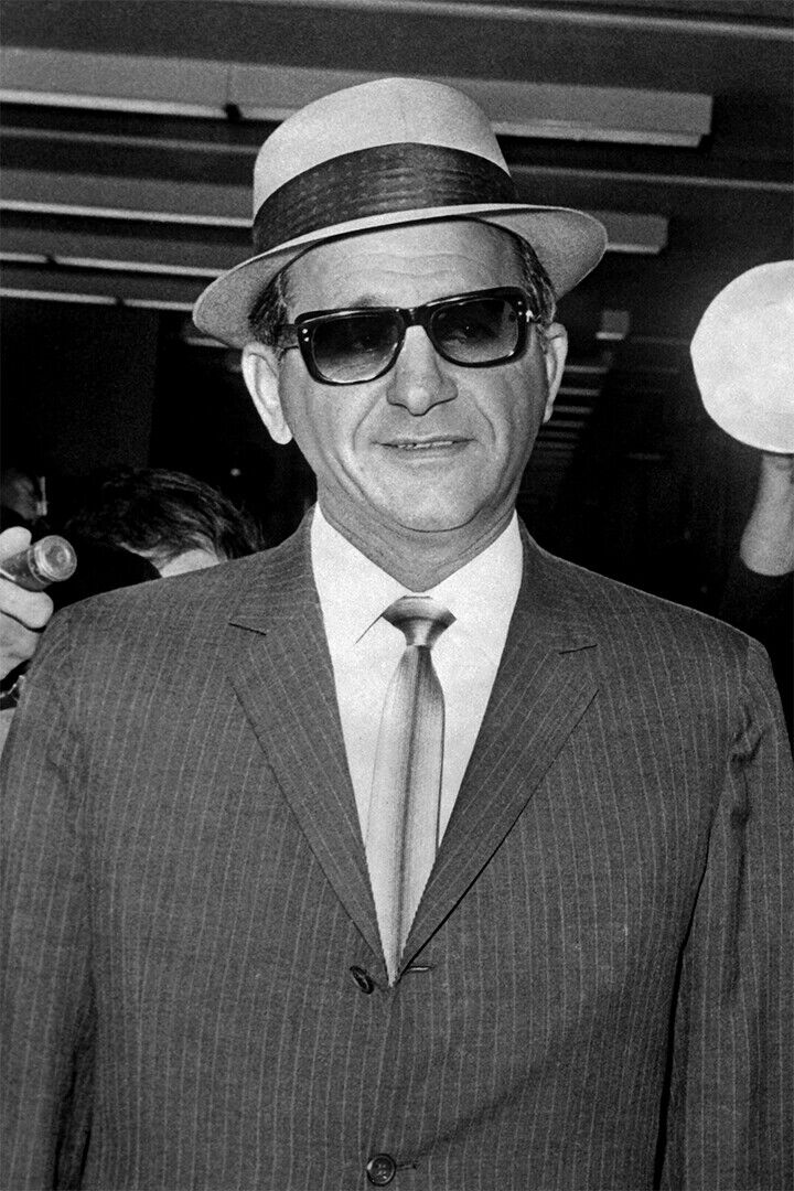 Sam Giancana Arriving In Court Franc Tireur Poster Wall Art Print Home Wall Decor