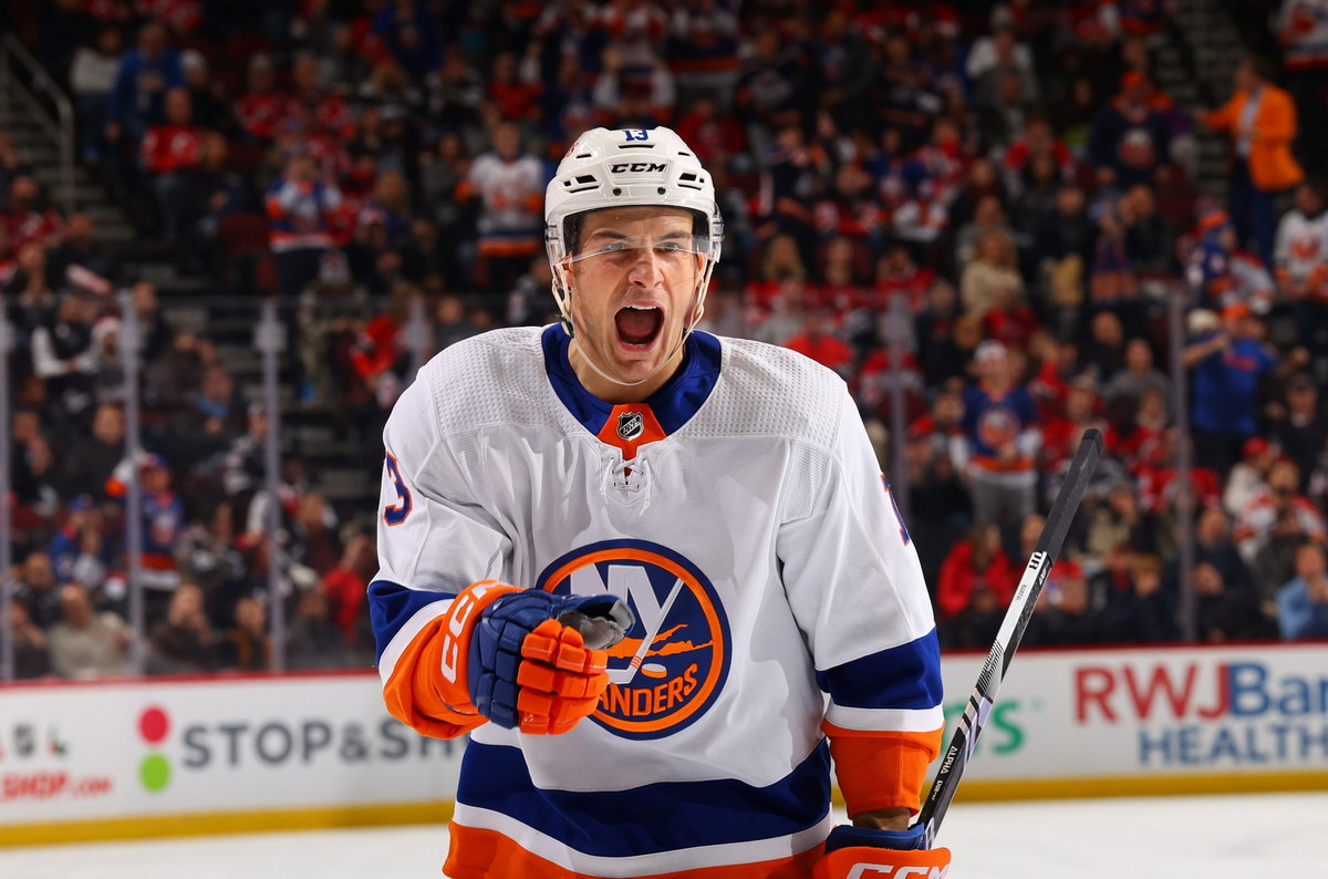 Mathew Barzal Scream Famous USA Hockey Player Poster North America Hockey HD Photo Print