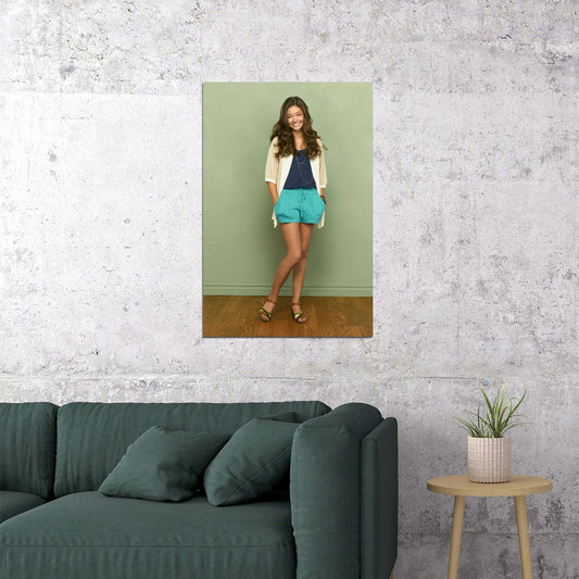 Sarah Hyland Haley Dunphy Modern Family TV Show Poster Iconic Role Photo Early Career Star Wall Art Print - xonomax