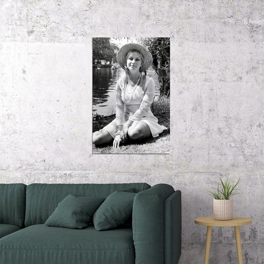 Helen Mirren Vintage Portrait Poster Legendary Actress Early Career 1960s Hollywood Glamour Wall Art Print Old Hollywood Aesthetic Wall Decor - xonomax