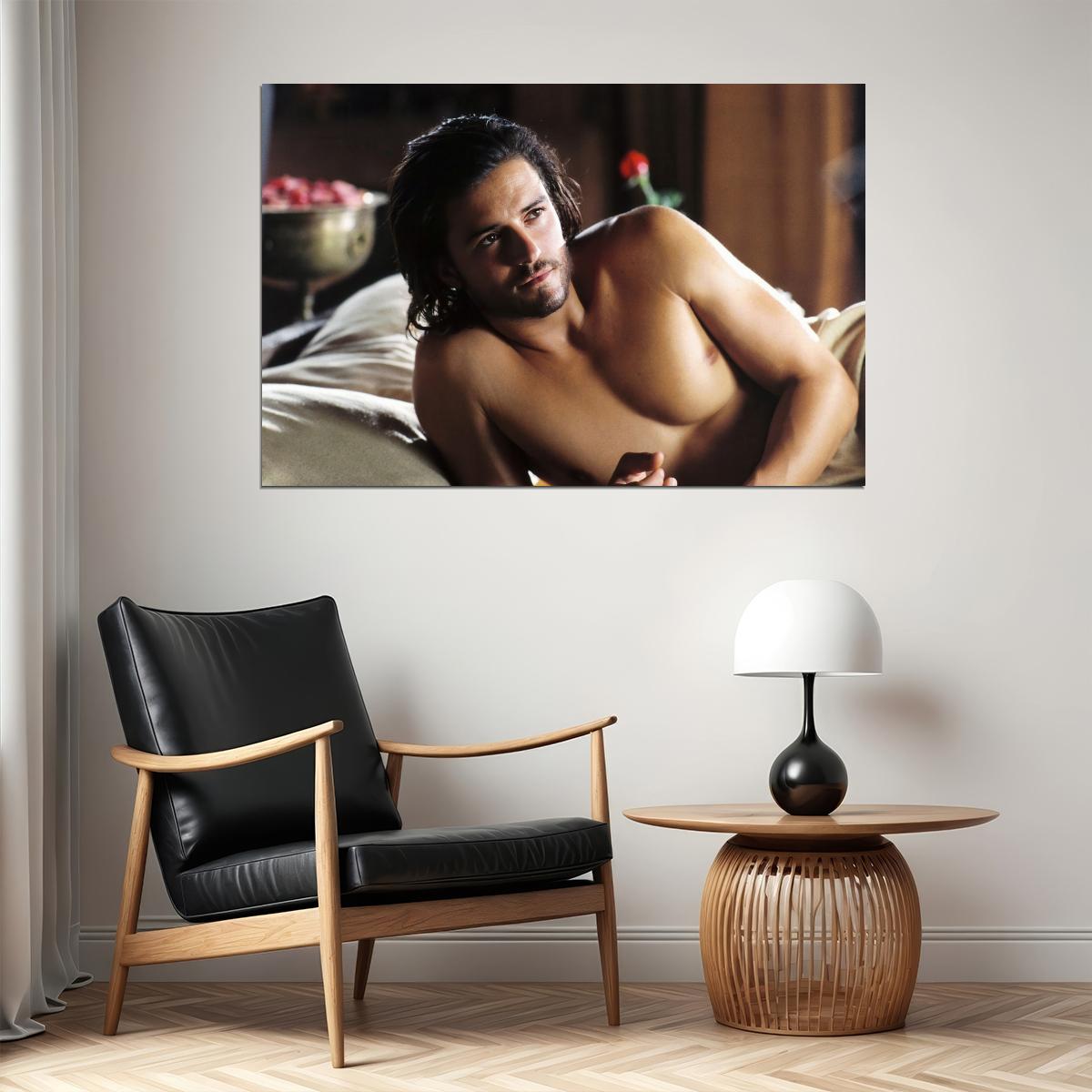 Orlando Bloom Movie Scene Photo Print Hollywood Celebrity Poster Shirtless Handsome Man Wall Art Hot Male Aesthetic Decor for Bedroom Living Space - xonomax