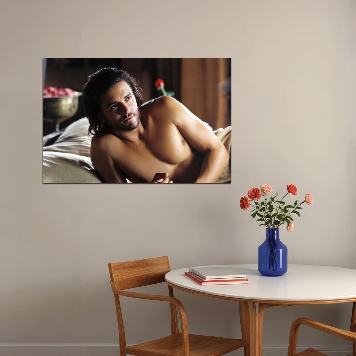 Orlando Bloom Movie Scene Photo Print Hollywood Celebrity Poster Shirtless Handsome Man Wall Art Hot Male Aesthetic Decor for Bedroom Living Space - xonomax