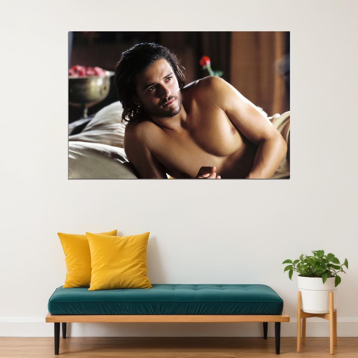 Orlando Bloom Movie Scene Photo Print Hollywood Celebrity Poster Shirtless Handsome Man Wall Art Hot Male Aesthetic Decor for Bedroom Living Space - xonomax