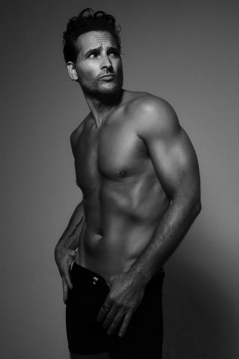 Peter Facinelli Classic Black and White Portrait Photo Print Hollywood Celebrity Poster Handsome Man Wall Art Hot Male Model Aesthetic Decor for Bedroom Office - xonomax