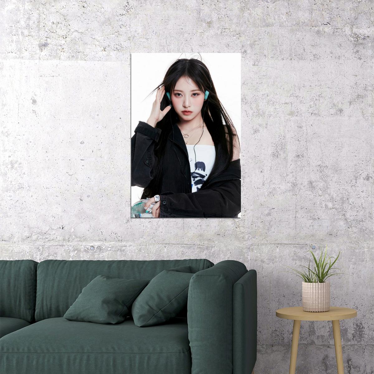 Rescene Liv Poster Glow Up Album Me Concept Photo Print K-Pop Home Decor For Living Room Aesthetic Kpop Female Girl Group