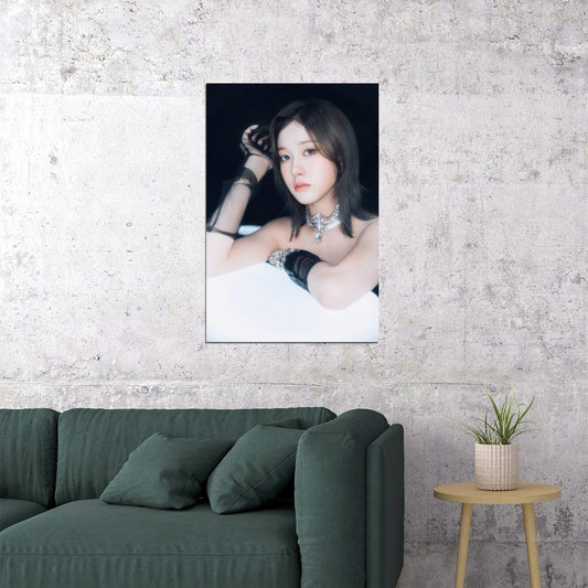 Stayc 2025 Tour Poster Stay Tuned In Seoul Concept Photo Print K-Pop Home Decor For Living Room Aesthetic Kpop Female Girl Group - xonomax