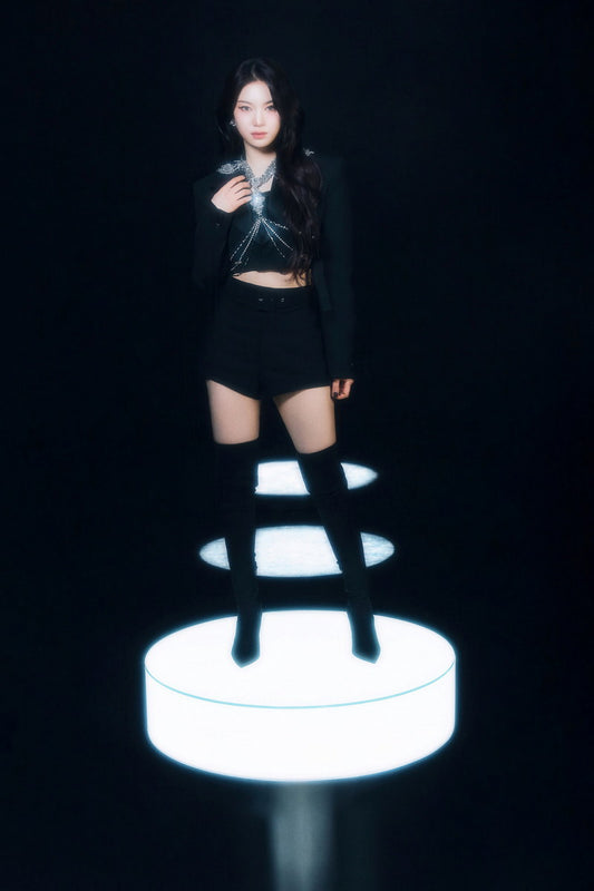 Stayc 2025 Tour Poster Stay Tuned In Seoul Concept Photo Print K-Pop Home Decor For Living Room Aesthetic Kpop Female Girl Group - xonomax