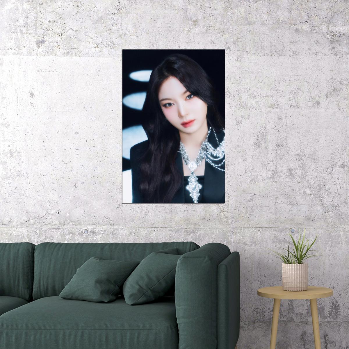 Stayc 2025 Tour Poster Stay Tuned In Seoul Concept Photo Print K-Pop Home Decor For Living Room Aesthetic Kpop Female Girl Group