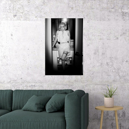 Aubrey Plaza Sexy Celebrity Posters for Room Aesthetic Famous Actress Black and White Photo Print Wall Art - xonomax