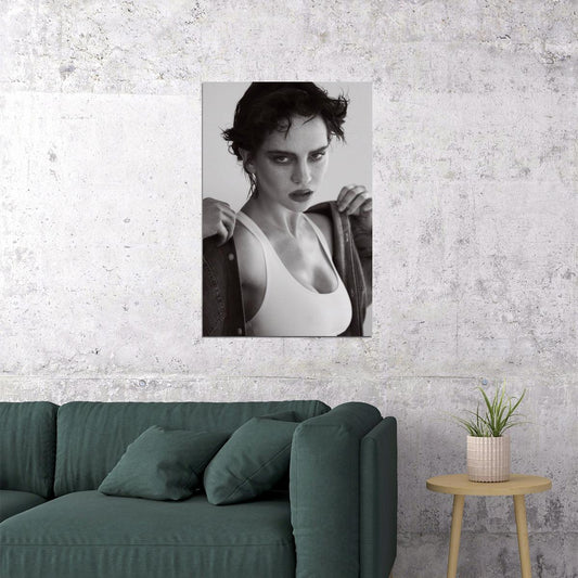 Sophie Thatcher Sexy Celebrity Posters for Room Aesthetic Famous Actress Black and White Photo Print Wall Art - xonomax