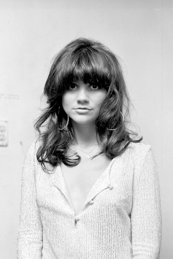 Country Rock Singer Linda Ronstadt Attractive Poster Wall Art Print Home Wall Decor