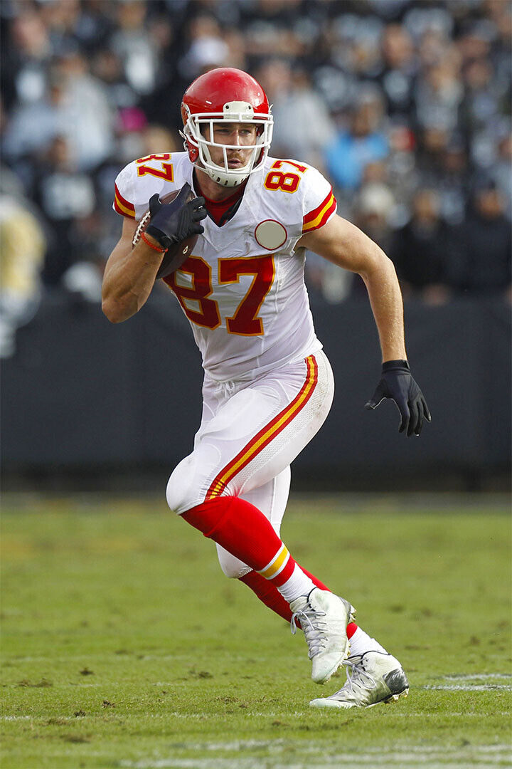 Kansas City Chiefs Travis Kelce On The Field Poster Wall Art Print Home Wall Decor - xonomax