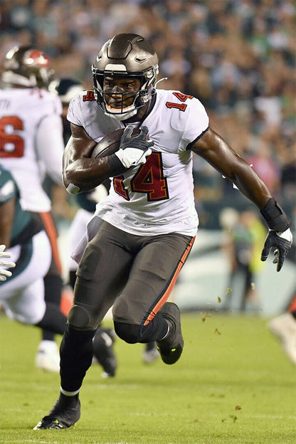 Tampa Bay Buccaneers Chris Godwin American Football Player Poster Wall Art Print Home Wall Decor - xonomax