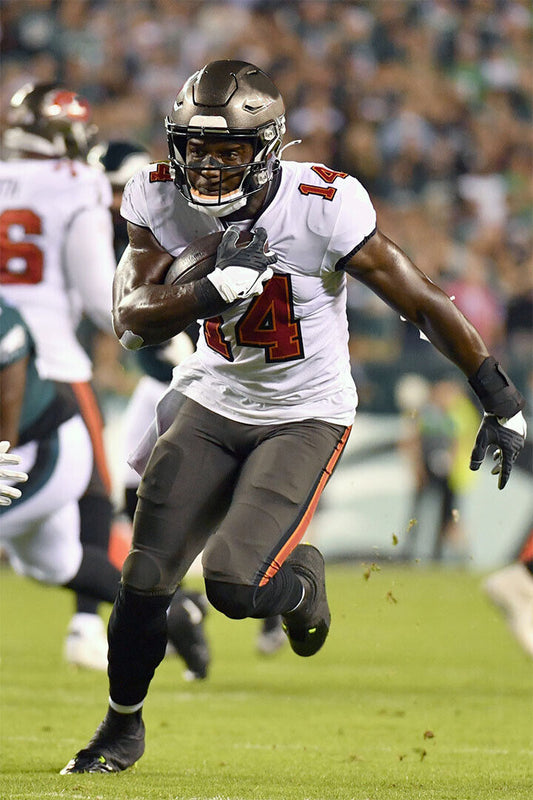 Tampa Bay Buccaneers Chris Godwin American Football Player Poster Wall Art Print Home Wall Decor - xonomax
