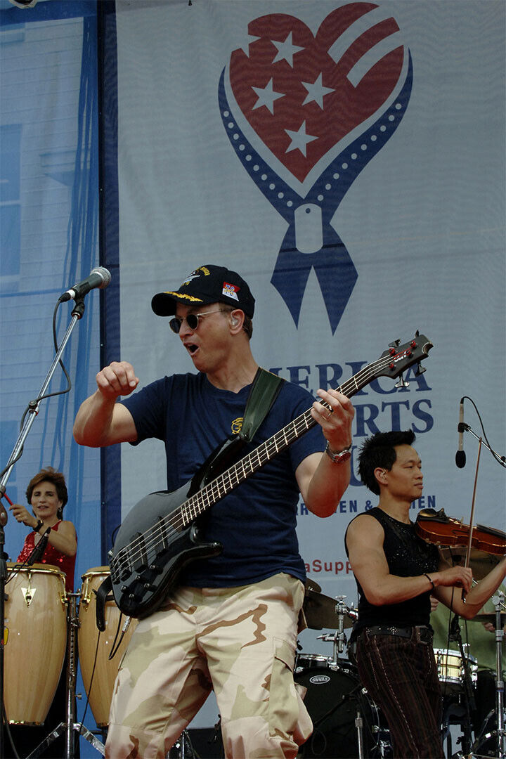 Gary Sinise With Lt. Dan Band. Army Photo Poster Wall Art Print Home Wall Decor - xonomax