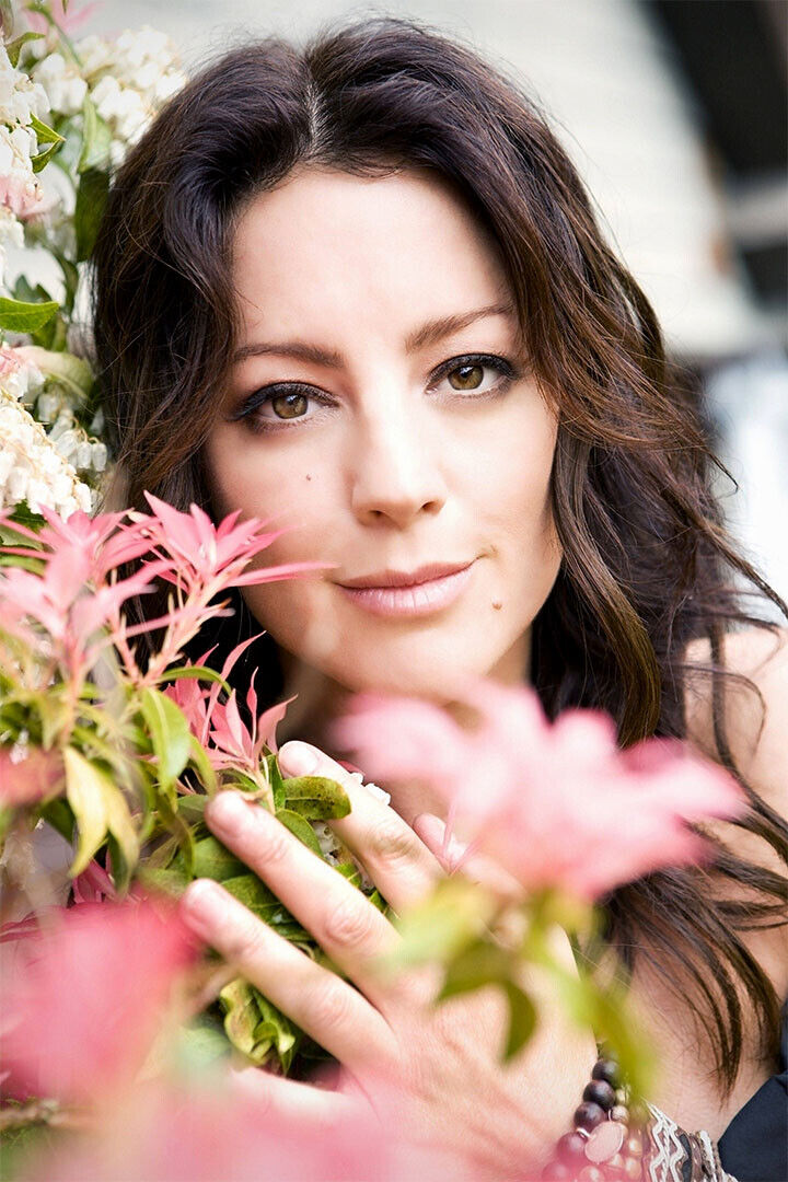 Sarah Mclachlan With The Flowers Musician Artist Poster Wall Art Print Home Wall Decor