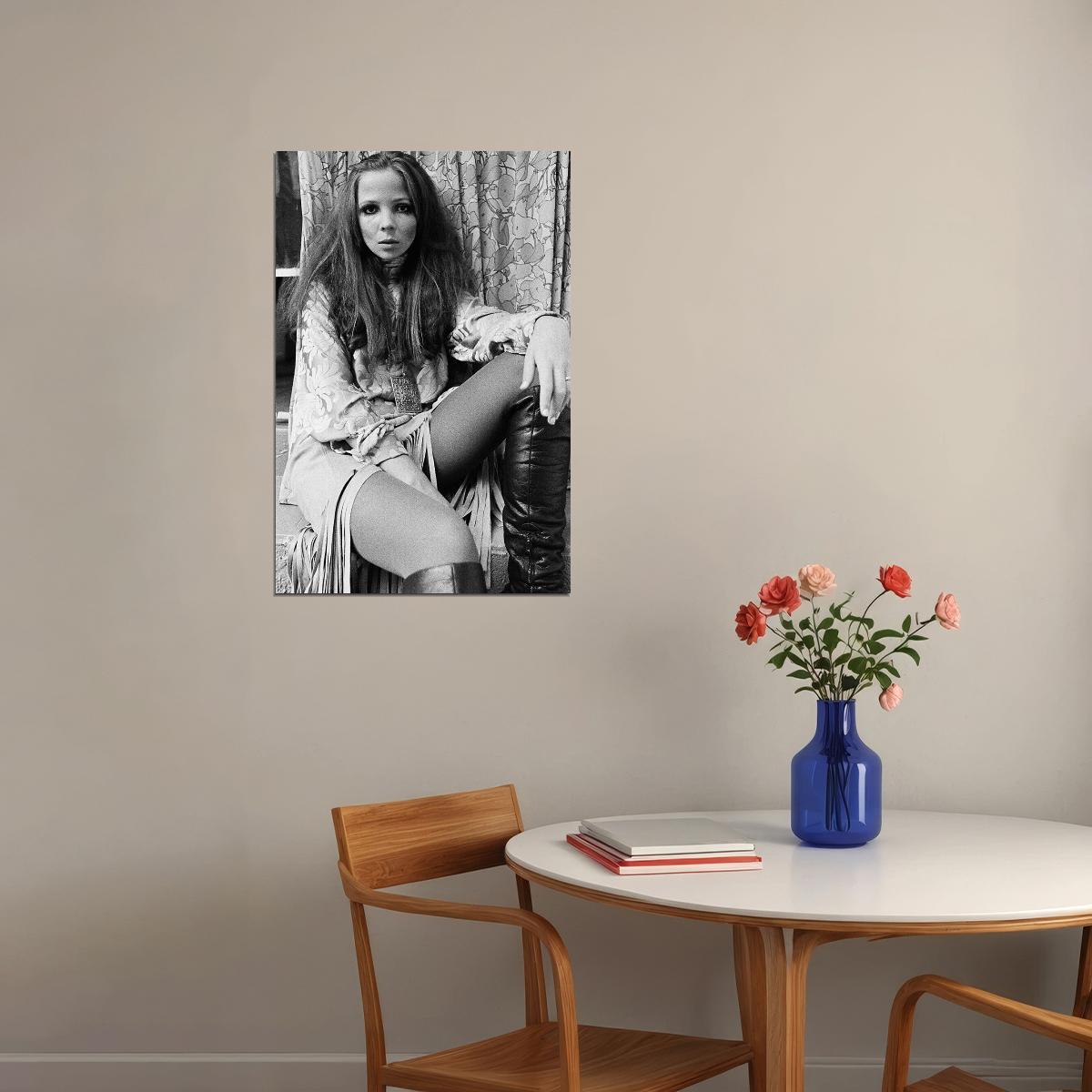 Model Penelope Tree In Long Sleeved Blouse Poster Wall Art Print Home Wall Decor - xonomax