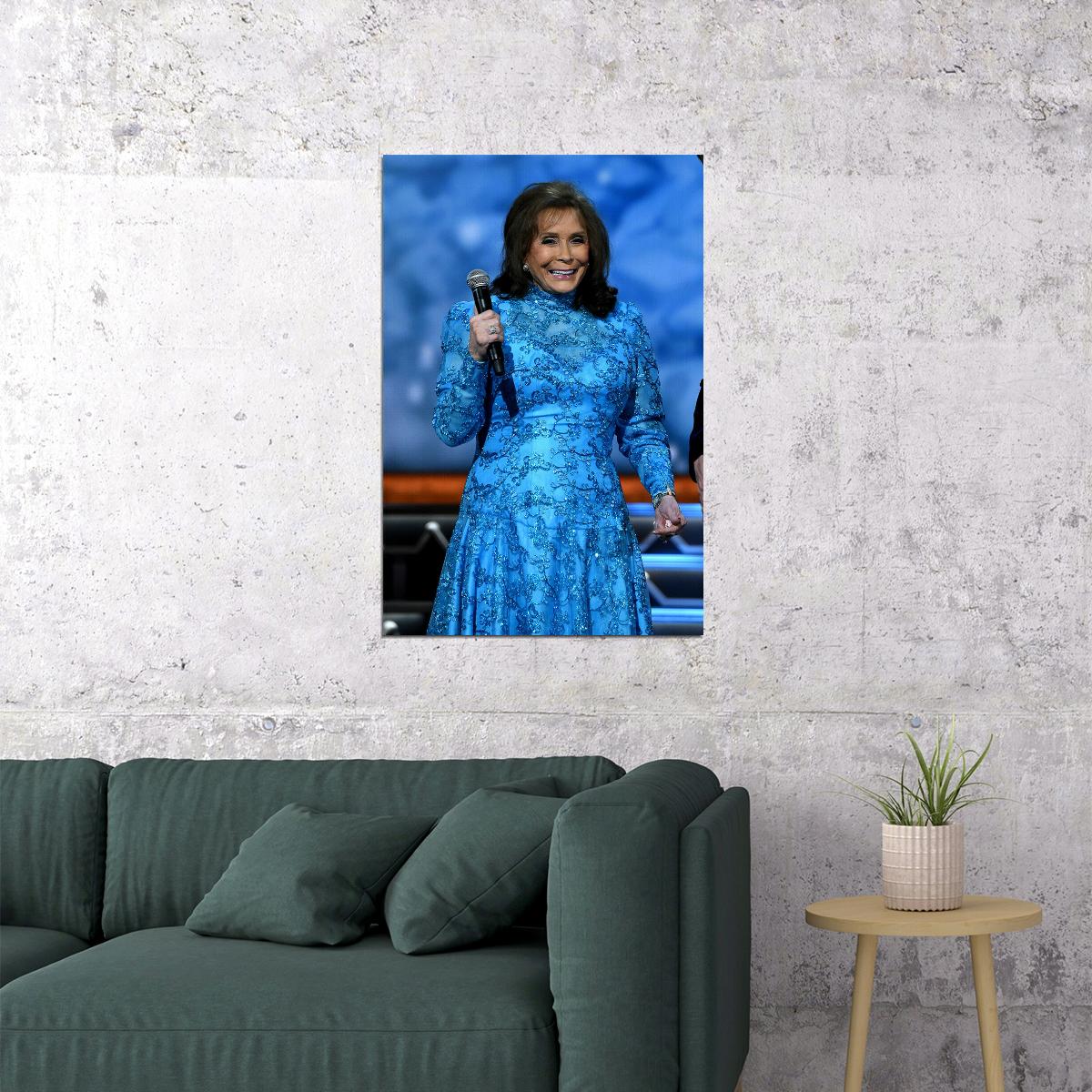 Loretta Lynn Posing At The Country Music Awards Poster Wall Art Print Home Wall Decor - xonomax