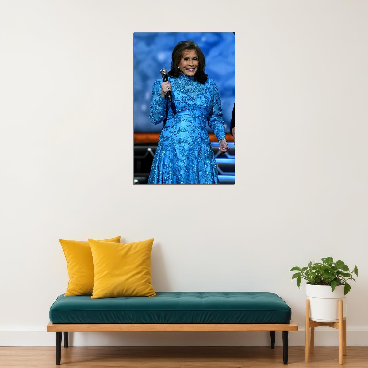 Loretta Lynn Posing At The Country Music Awards Poster Wall Art Print Home Wall Decor - xonomax