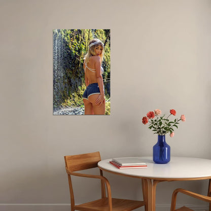 Sara Underwood Model Christmas Holiday Picture Poster Wall Art Print Home Wall Decor