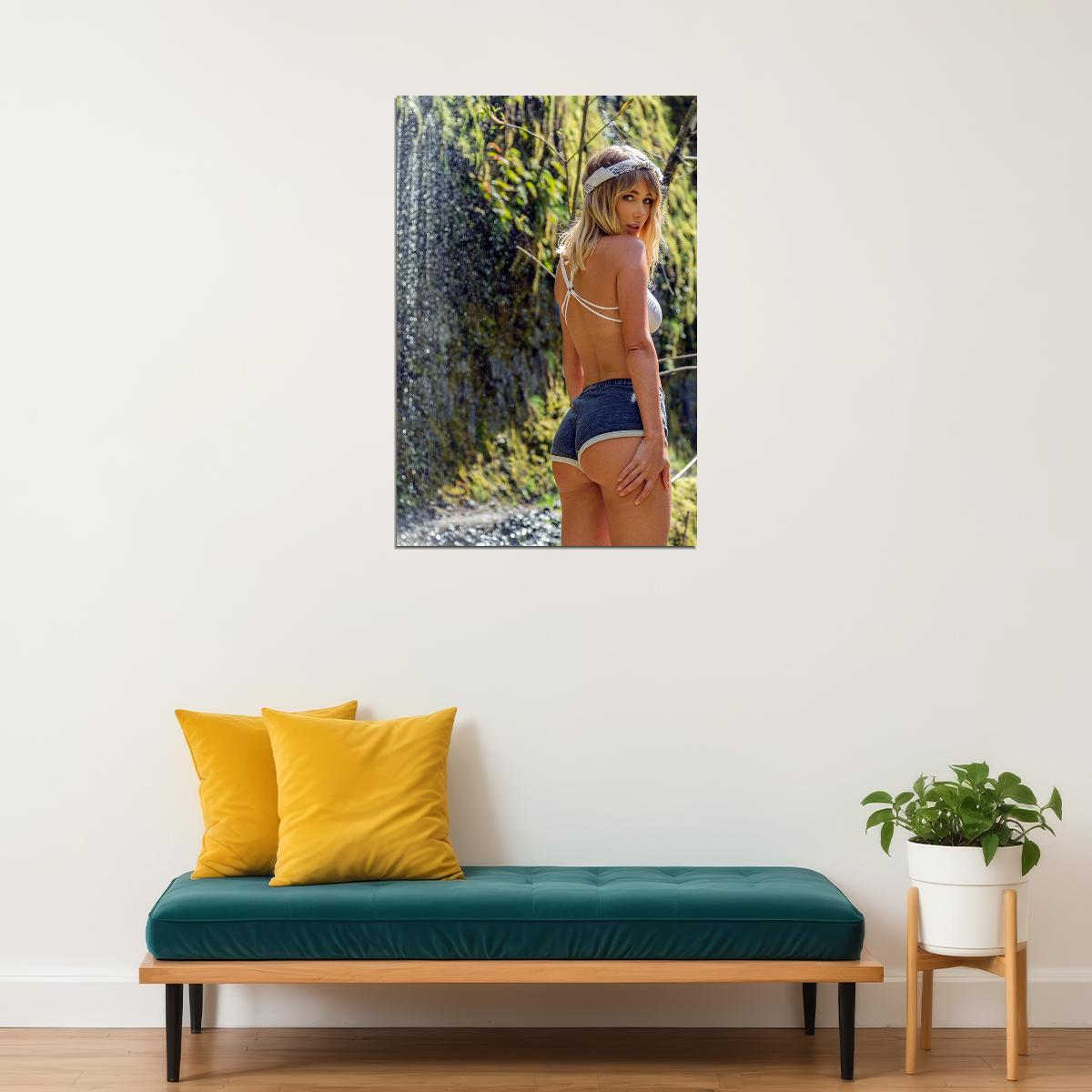 Sara Underwood Model Christmas Holiday Picture Poster Wall Art Print Home Wall Decor