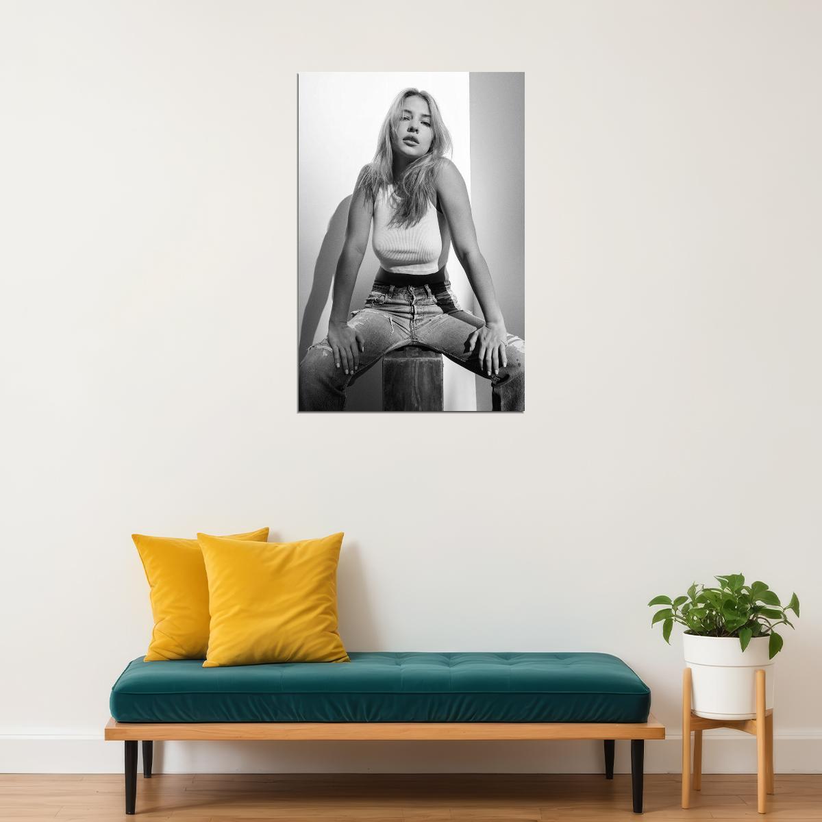 Madelyn Cline Celebrity American Actress Woman Artist Poster Wall Art Print Home Wall Decor - xonomax