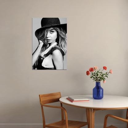 Sarah Hyland American Singer And Actress De Poster Wall Art Print Home Wall Decor