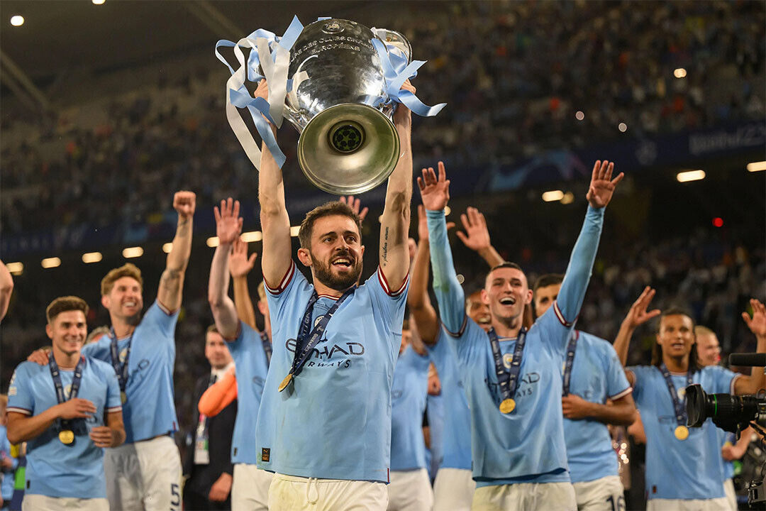 Manchester Champions League Winners Hands In The Air Poster Wall Art Print Home Wall Decor - xonomax