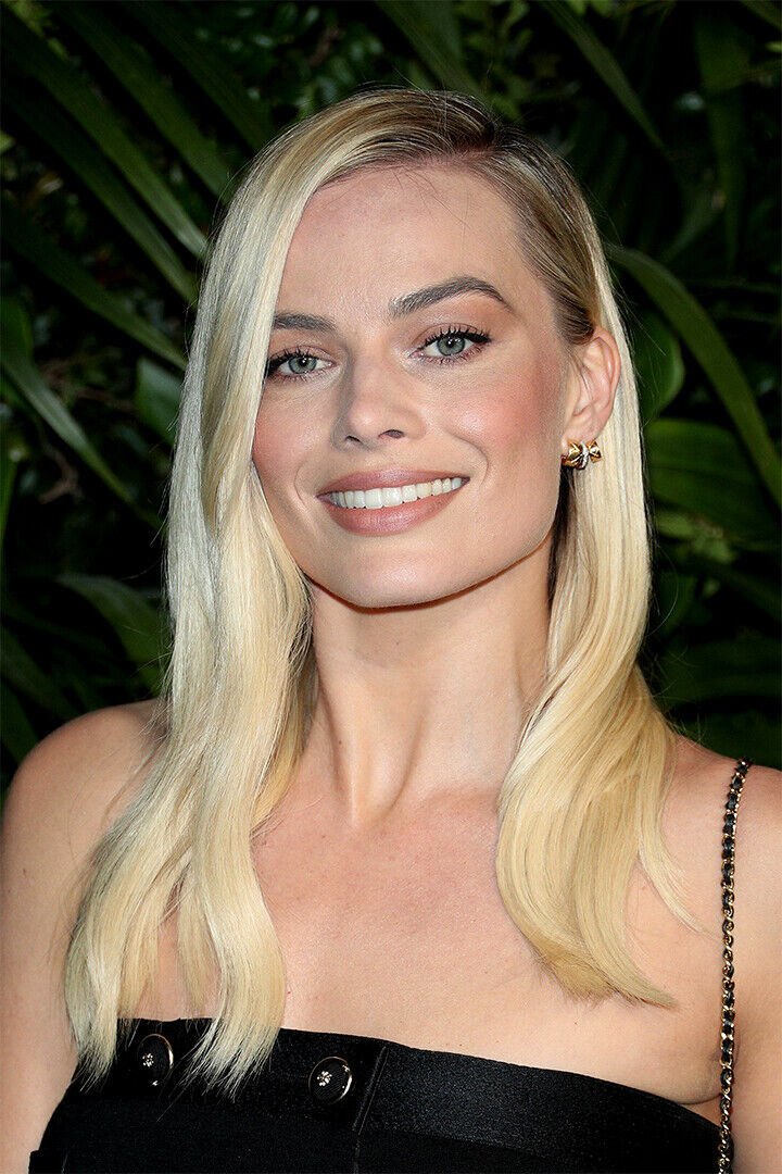 Margot Robbie Celebrity Cinema Actor Filmmaker Poster Wall Art Print Home Wall Decor - xonomax