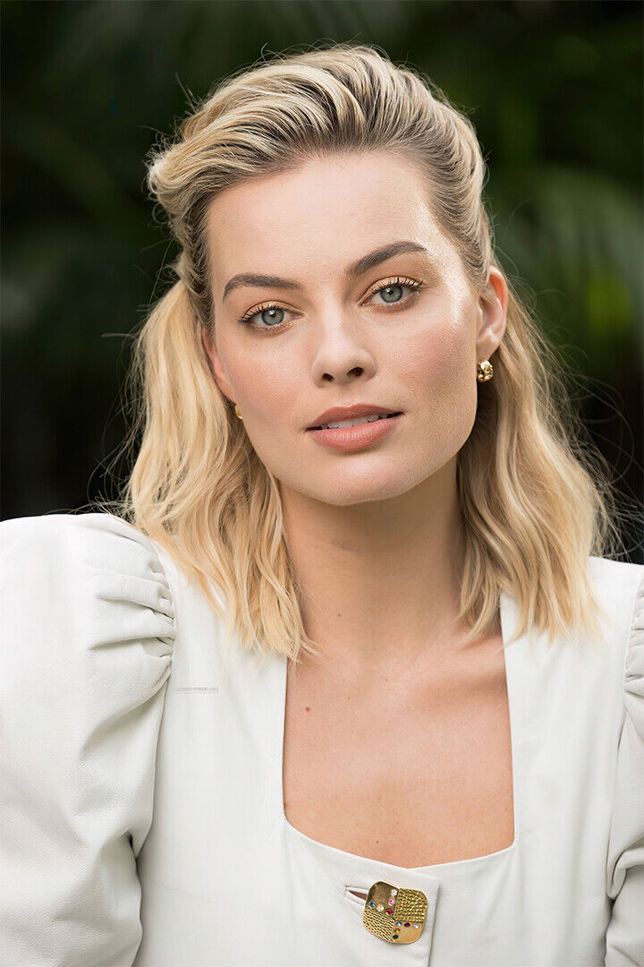 Margot Robbie Celebrity Cinema Actress Producer Poster Wall Art Print Home Wall Decor - xonomax
