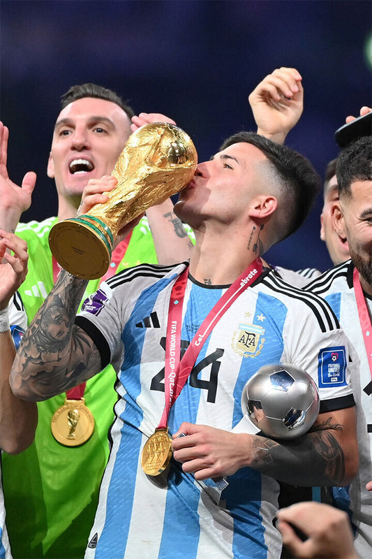 Enzo Fernandez Kissing Soccer Trophy 2022 Football Argentina Poster Wall Art Print Home Wall Decor - xonomax