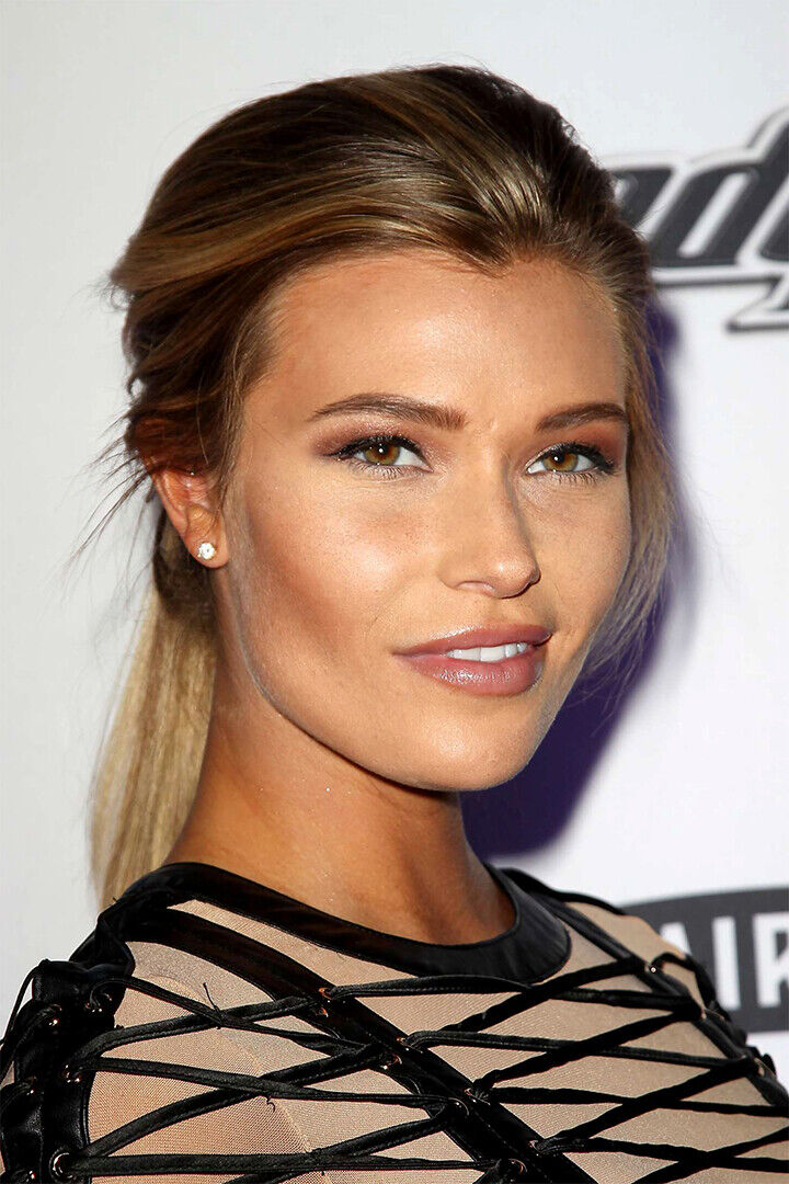 Samantha Hoopes Celebrity Beauty Model Artist Poster Wall Art Print Home Wall Decor