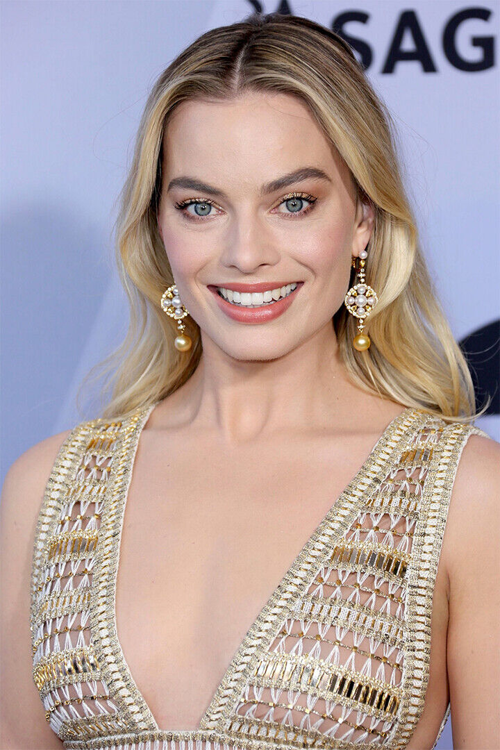 Margot Robbie Celebrity Sexy Actress Producer Poster Wall Art Print Home Wall Decor - xonomax