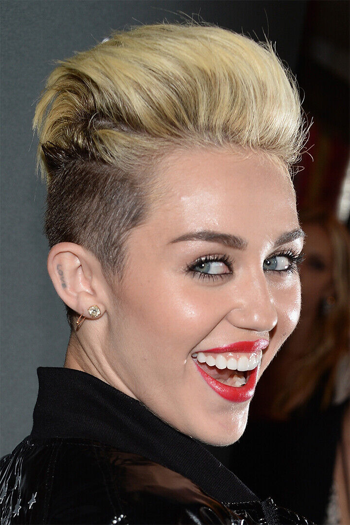 Miley Cyrus Celebrity Singer Actor Idol Poster Wall Art Print Home Wall Decor - xonomax