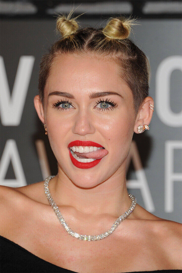 Miley Cyrus Celebrity Singer Actress Star Poster Wall Art Print Home Wall Decor - xonomax