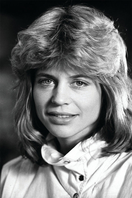 Linda Hamilton Celebrity Cinema Actress Star Poster Wall Art Print Home Wall Decor - xonomax