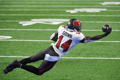 Tampa Bay Buccaneers American Football Player Chris Godwin Poster Wall Art Print Home Wall Decor - xonomax