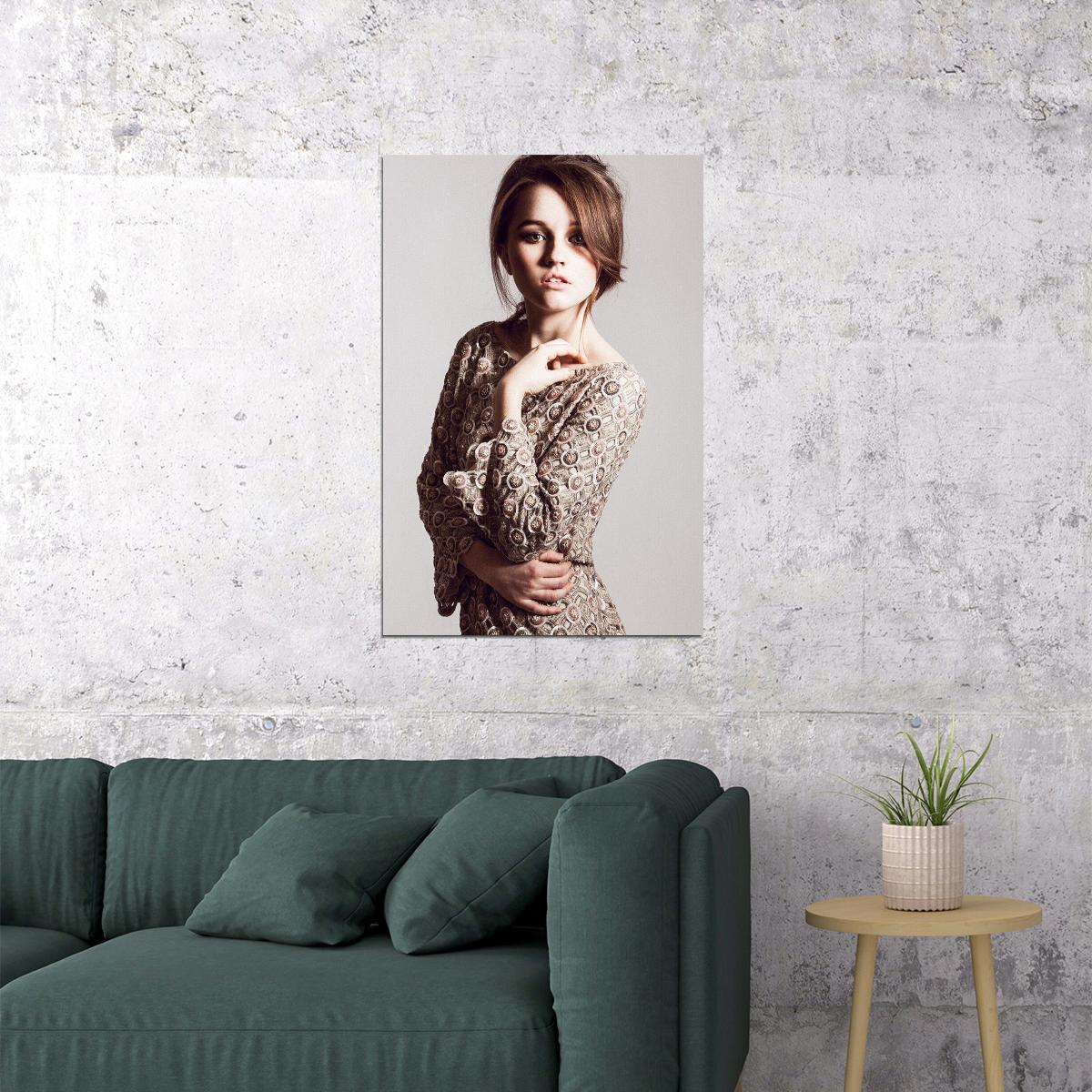 Kaitlyn Dever American Cinema Actress Famous Artist Poster Wall Art Print Home Wall Decor - xonomax