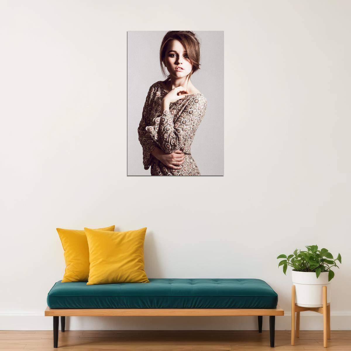 Kaitlyn Dever American Cinema Actress Famous Artist Poster Wall Art Print Home Wall Decor - xonomax