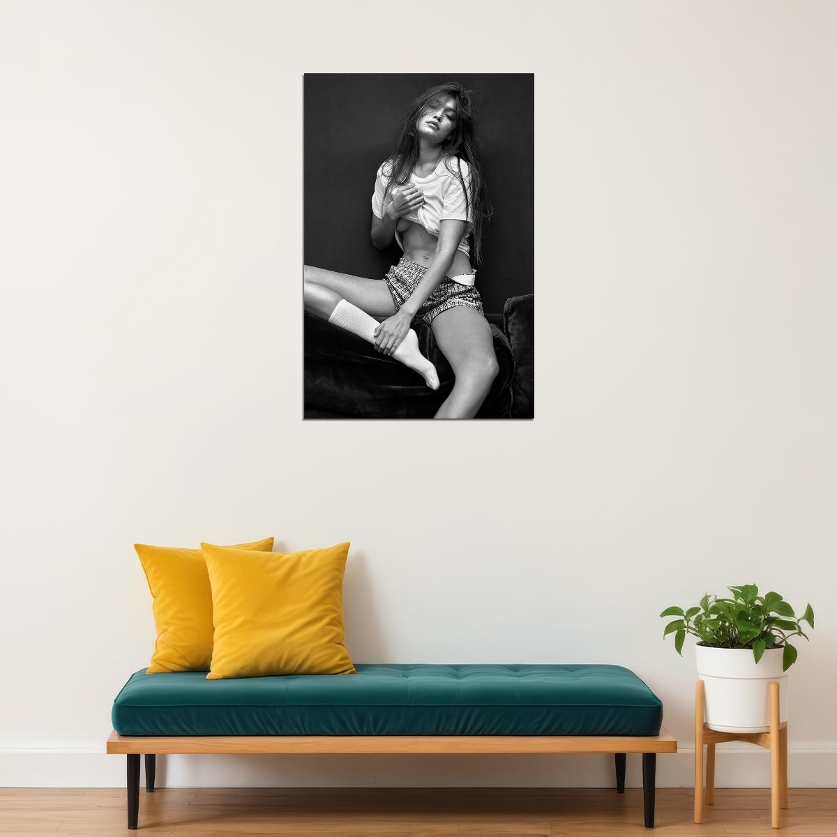 Gigi Hadid Fashion Attractive Model Artist Poster Wall Art Print Home Wall Decor - xonomax