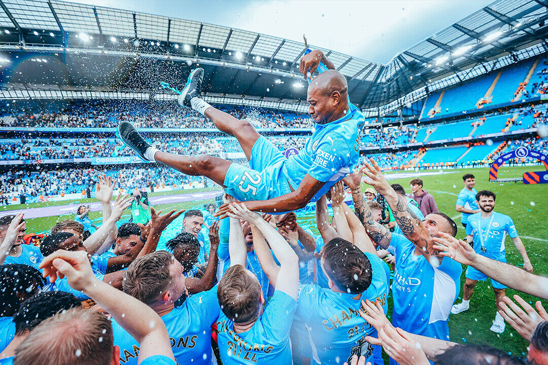 Fernandinho Manchester League Champions 2021/22 Poster Wall Art Print Home Wall Decor - xonomax