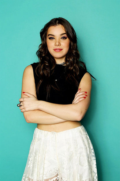 Hailee Steinfeld Actress Beautiful Girl Actor Poster Wall Art Print Home Wall Decor - xonomax