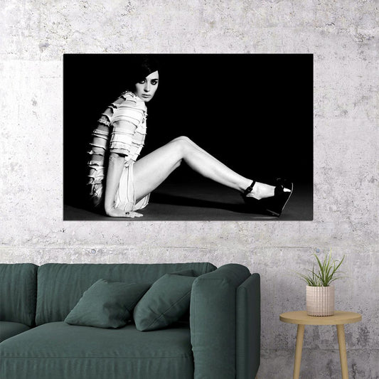 Emily Blunt Sitting On The Ground Artist Poster Wall Art Print Home Wall Decor - xonomax