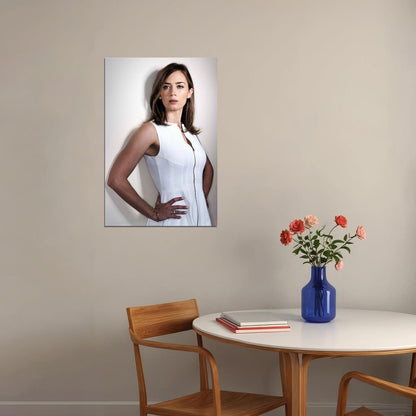 Emily Blunt Posing With His Hands On His Waist Poster Wall Art Print Home Wall Decor - xonomax